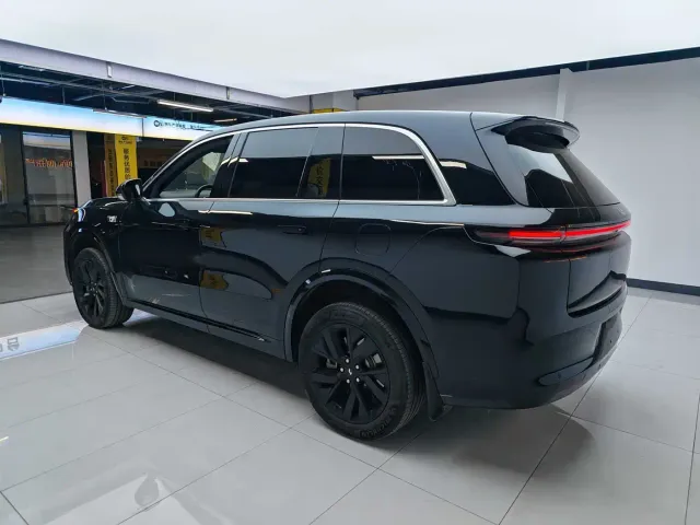 Li Auto L8 — Фото автомобиля 6