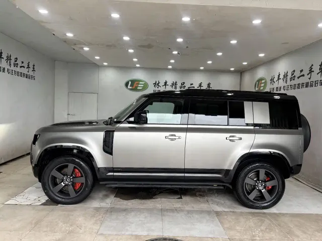 Land Rover Defender — Фото автомобиля 6