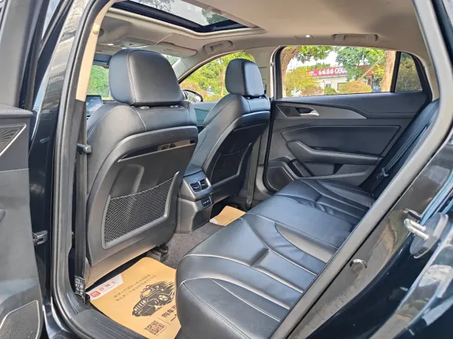 Hongqi H5 — Фото автомобиля 11