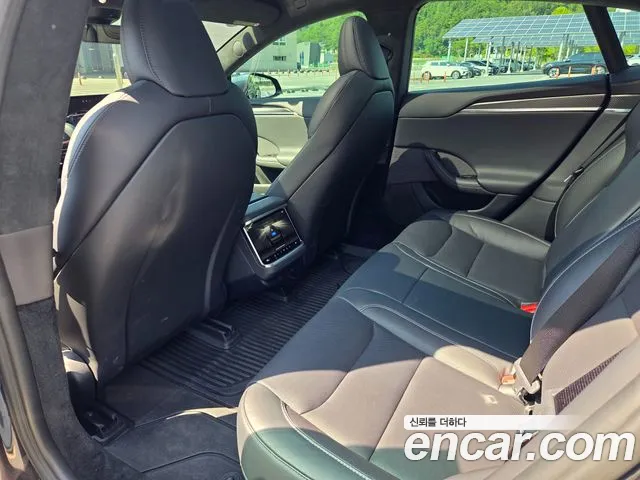Tesla Model S — Фото автомобиля 10