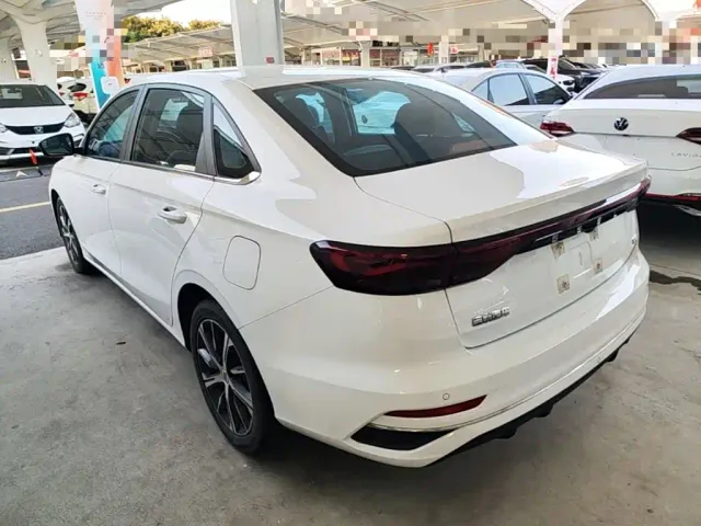 Geely Emgrand — Фото автомобиля 4
