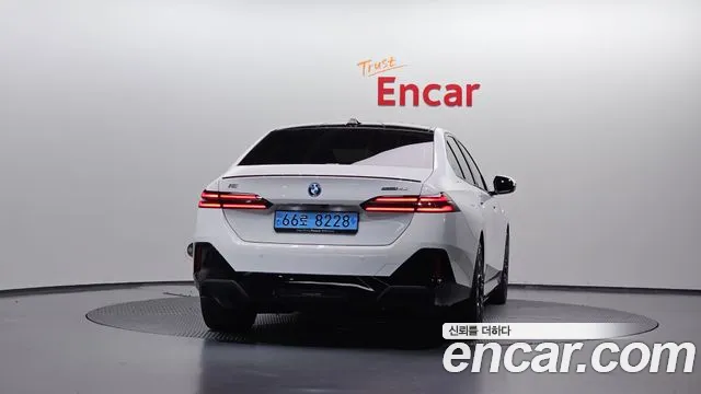 BMW i5 G60 — Фото автомобиля 4