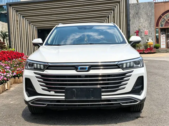 Besturn Bestune T77 2023 1.5T Automatic Luxury — Фото автомобиля 2