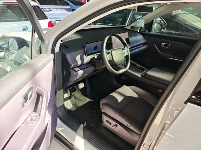Leapmotor C10 — Фото автомобиля 15