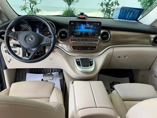 Mercedes-Benz V-Class — Фото автомобиля 30
