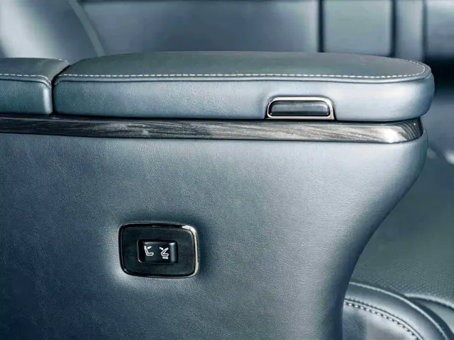Lexus LM — Фото автомобиля 24