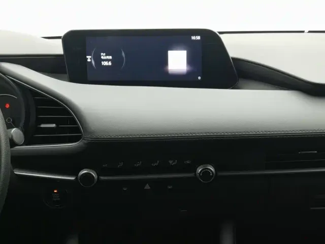 Mazda Axela — Фото автомобиля 12