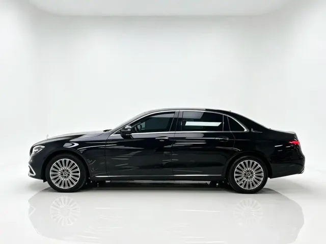 Mercedes-Benz E-Class — Фото автомобиля 4