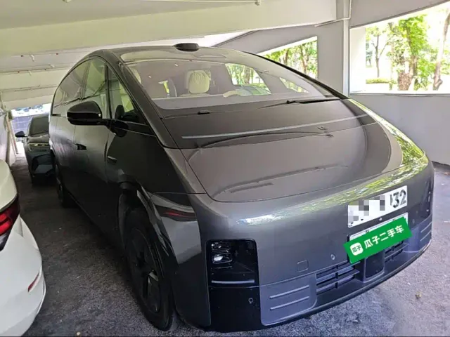 Li Auto MEGA — Фото автомобиля 3
