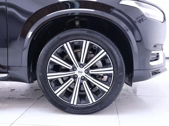 Volvo XC90 — Фото автомобиля 6