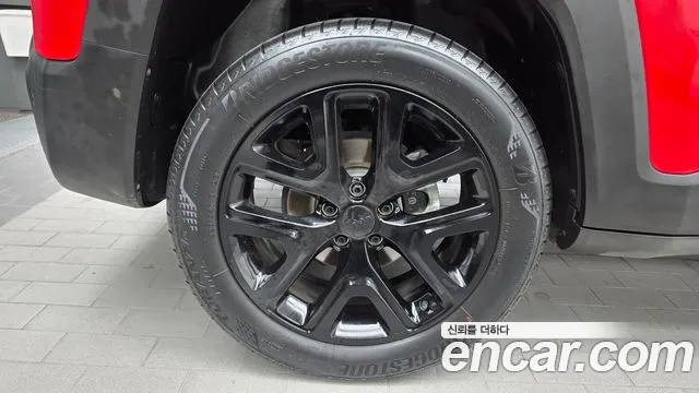 Jeep Renegade — Фото автомобиля 5