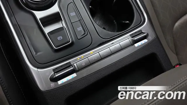 Kia Carnival Generation 4 — Фото автомобиля 30