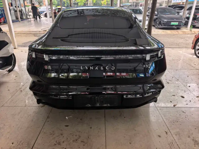 Lynk & Co Z10 — Фото автомобиля 16