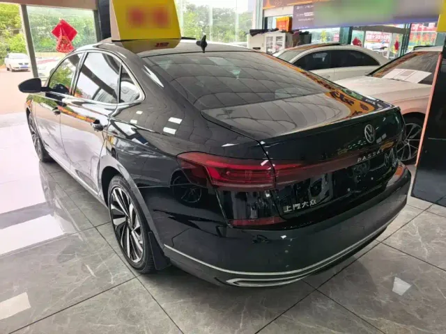 Volkswagen Passat — Фото автомобиля 4