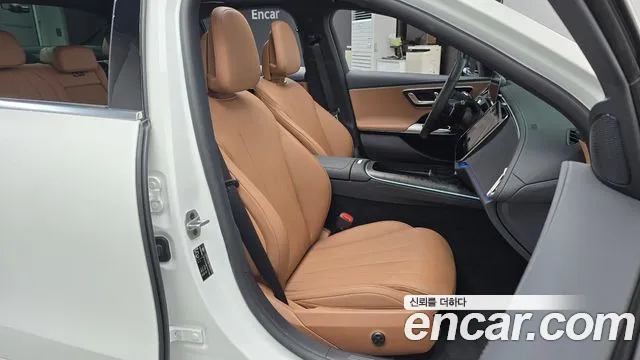 Mercedes-Benz E-Class — Фото автомобиля 16