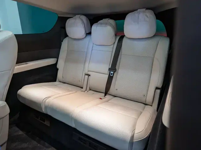 Li Auto MEGA — Фото автомобиля 20