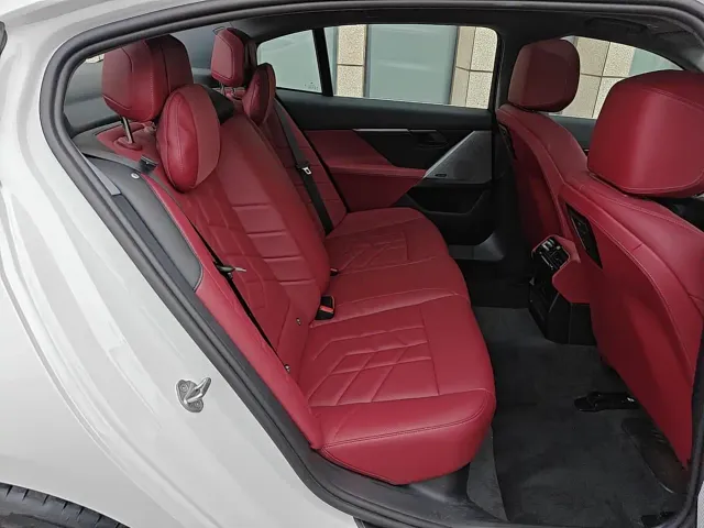 BMW 5 Series — Фото автомобиля 14