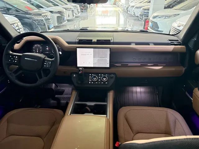 Land Rover Defender — Фото автомобиля 13