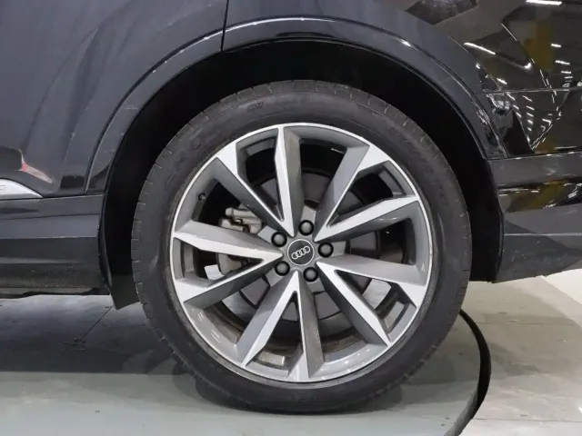 Audi Q7 — Фото автомобиля 21