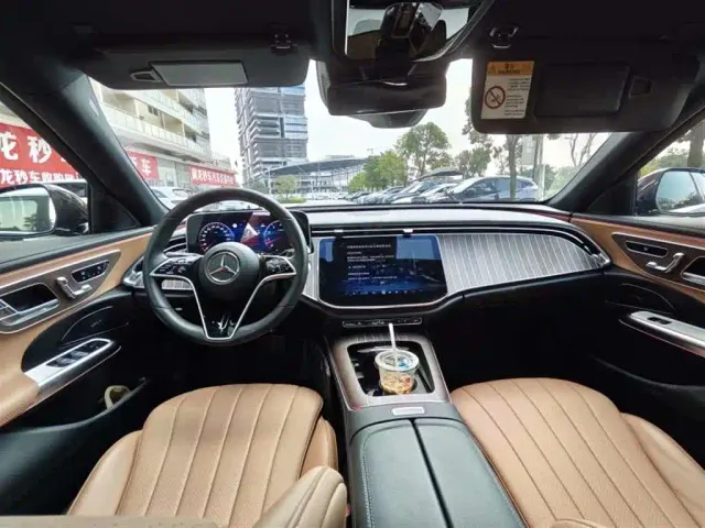 Mercedes-Benz E-Class — Фото автомобиля 8