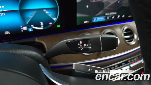 Mercedes-Benz E-Class — Фото автомобиля 9