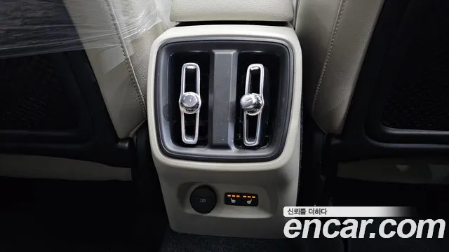 Volvo XC40 — Фото автомобиля 19