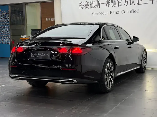 Mercedes-Benz E-Class — Фото автомобиля 4