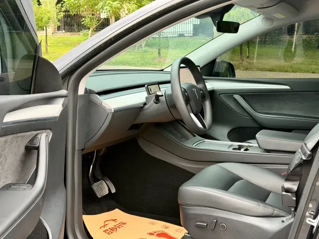 Tesla Model Y — Фото автомобиля 7