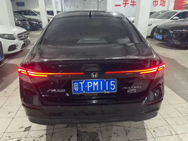 Honda Accord — Фото автомобиля 4