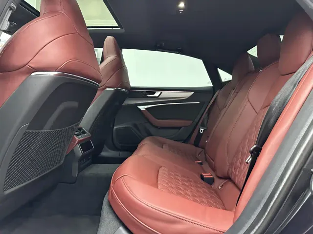 Audi A7L — Фото автомобиля 10