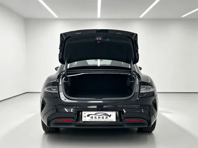 Xiaomi SU7 — Фото автомобиля 21