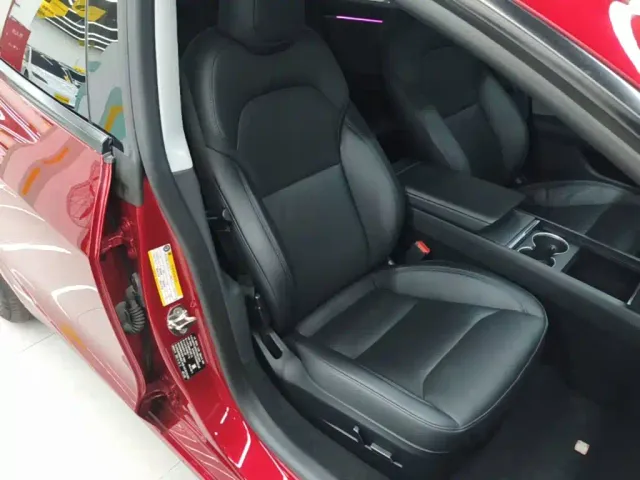 Tesla Model 3 — Фото автомобиля 24