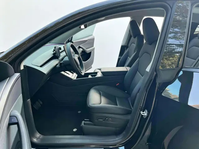 Tesla Model Y — Фото автомобиля 4