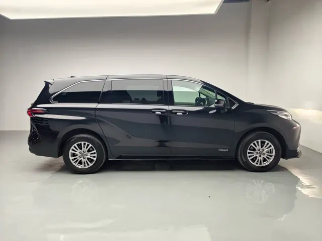 Toyota Sienna — Фото автомобиля 9