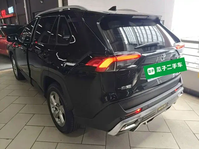 Toyota RAV4 — Фото автомобиля 4