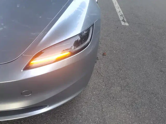 Tesla Model 3 — Фото автомобиля 5