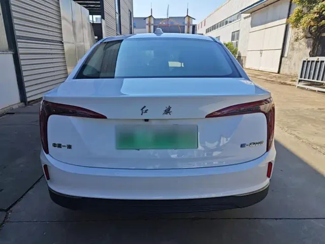 Hongqi E-QM5 — Фото автомобиля 5
