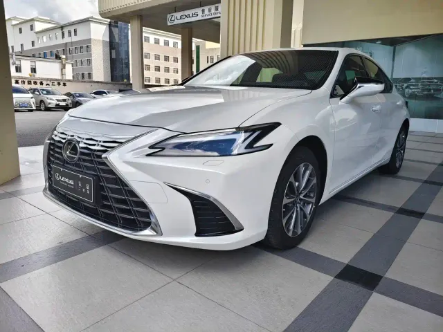 Фотография автомобиля — Lexus ES