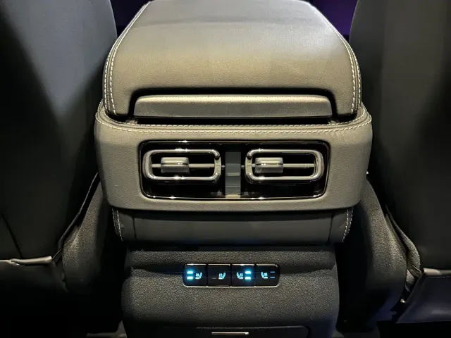 BYD FangChengBao Leopard 5 — Фото автомобиля 12