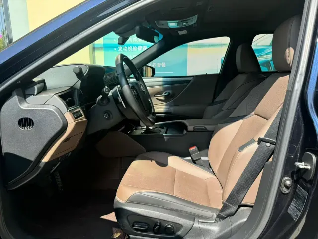 Lexus ES — Фото автомобиля 5