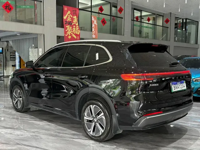 Geely Galaxy Starship 7 EM-i — Фото автомобиля 28