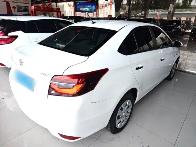 Toyota Vios — Фото автомобиля 6