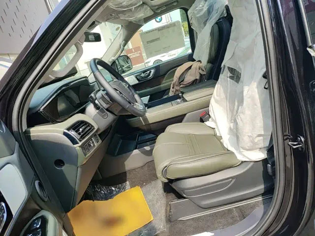 Lincoln Navigator — Фото автомобиля 14