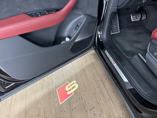 Audi SQ7 — Фото автомобиля 9