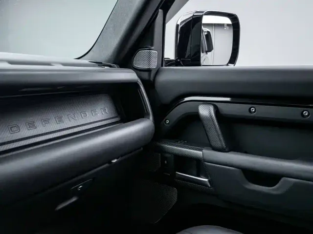 Land Rover Defender — Фото автомобиля 23