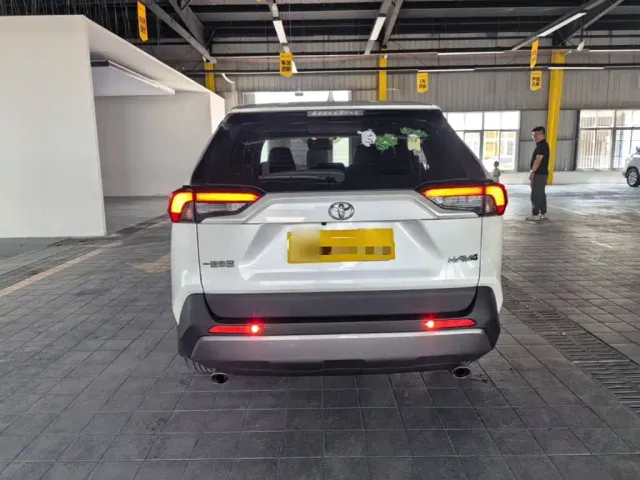 Toyota RAV4 — Фото автомобиля 5