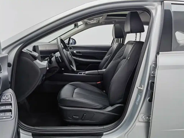 Hyundai Sonata — Фото автомобиля 10