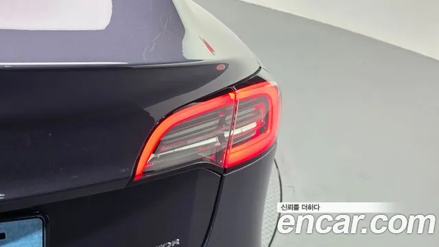 Tesla Model 3 — Фото автомобиля 7