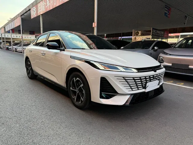 Changan Eado — Фото автомобиля 3