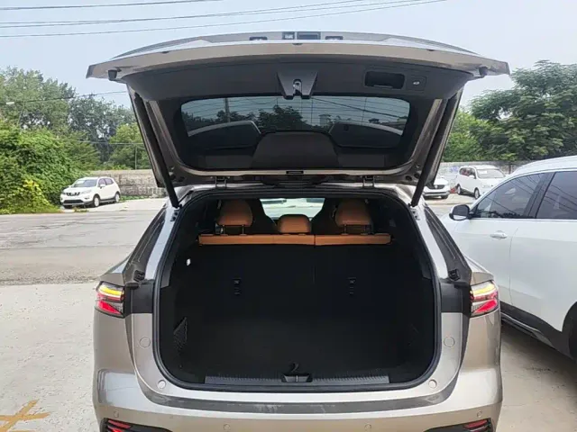 Roewe RX5 — Фото автомобиля 18